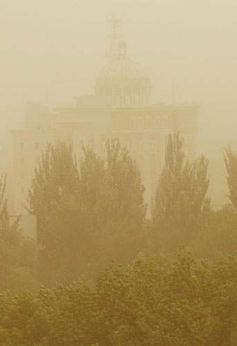 Sandstorm strikes NW China