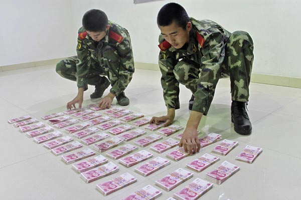 Police seize 490,000 yuan in fake notes