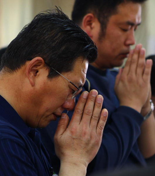 Relatives honor victims of Taiwan train accident