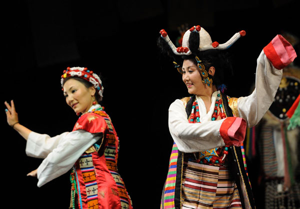 Tibetan dance showcases in Rome