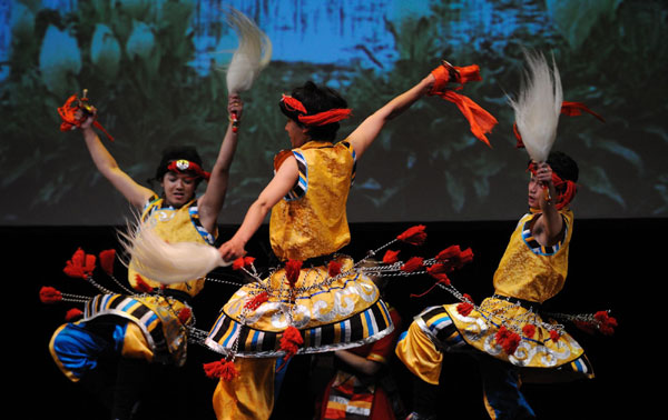 Tibetan dance showcases in Rome