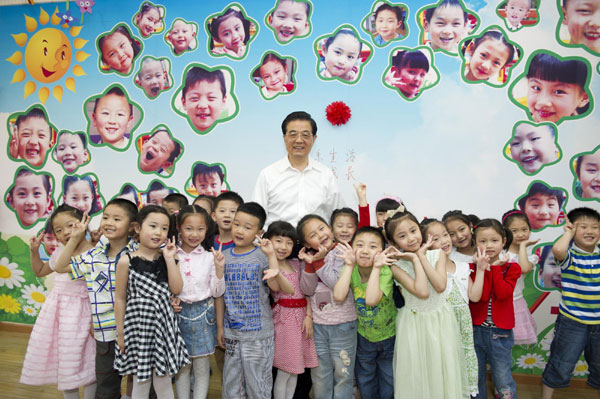 Hu sends greetings before Int'l Children's Day