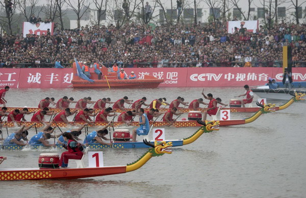 Chinese celebrate Dragon Boat Festival 