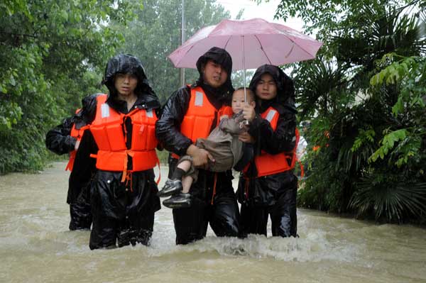 Kids evacuated from flood-trapped kindergarten