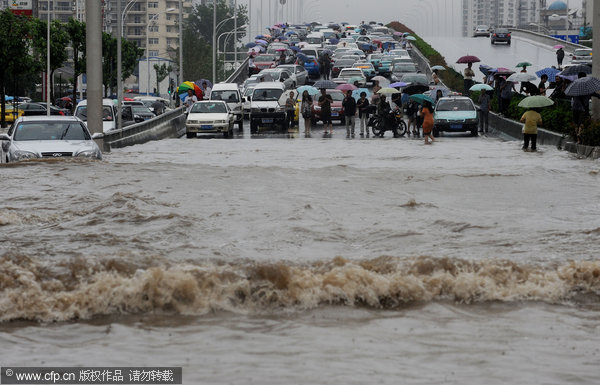 Wuhan wades through heavy rainstorm