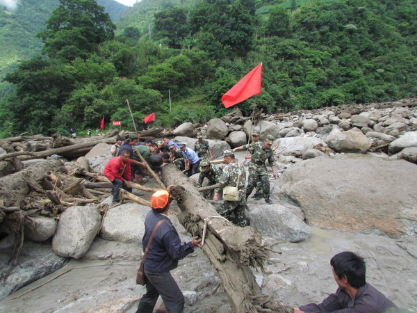 Mudslides force evacuation of 679 in SW China