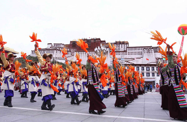 Pageant celebrates Tibet's 60th anniversary