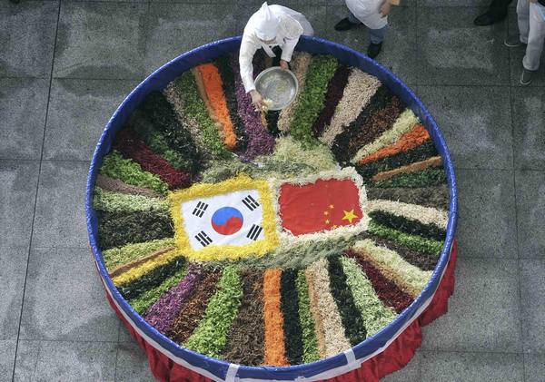 Big 'bibimbap' displayed at int'l food fair