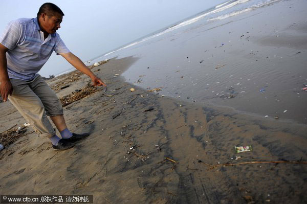 Fishermen say oil spill killing scallops