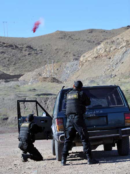 Anti-terror drill held in Urumqi