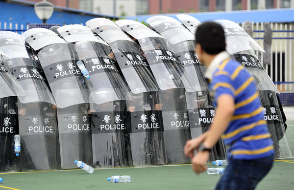 Riot control drill held in Chengdu