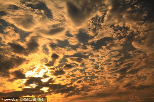 Colorful clouds over E China city