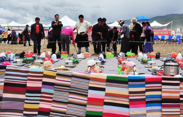 300-year-old horse race festival kicks off in Tibet