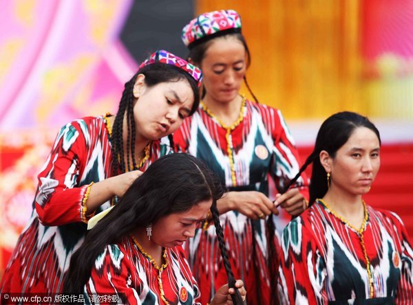 Hair-braiding competition in Xinjiang