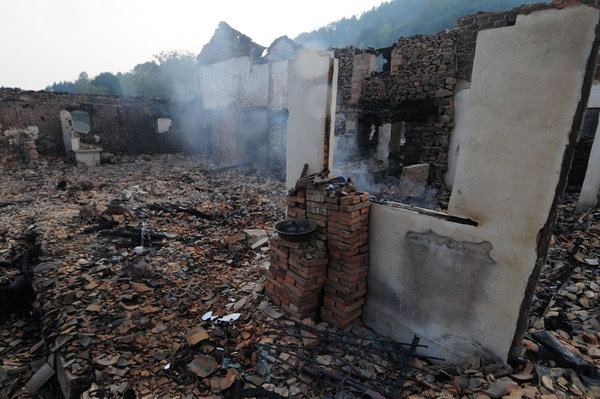 E China fire destroys 70 houses