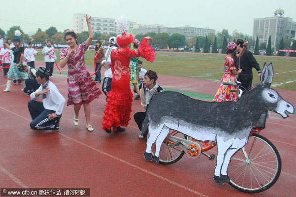 Students show off creativity in high school parade