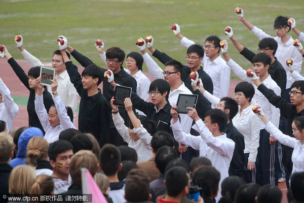 Students show off creativity in high school parade