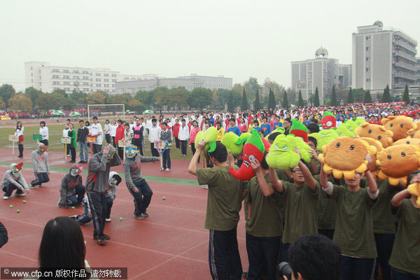 Students show off creativity in high school parade