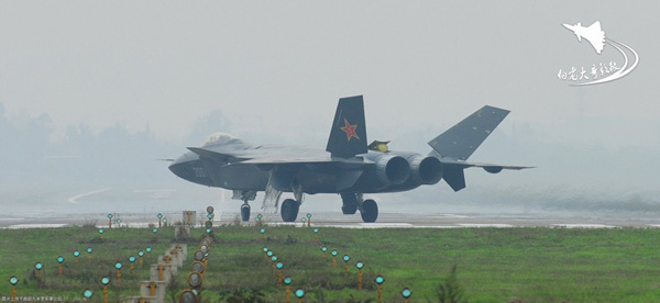 Stealth fighter J-20 conducts test flights