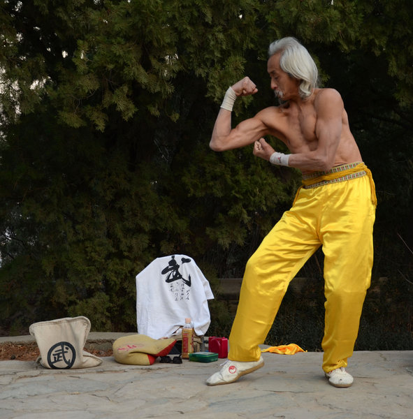 Muscleman, 80, star attraction in Beijing