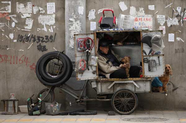 Bicycle repairer in Beijing