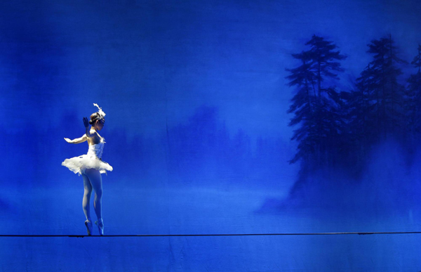 Chinese dancers perform 'Acrobatic Swan Lake'