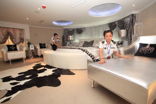 World's 1st hotel on aircraft carrier to open