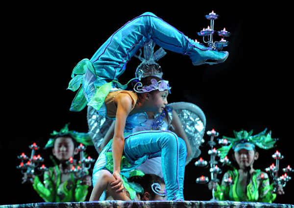 Handicapped children perform Chinese acrobatics