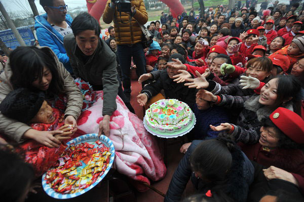 1,000 flock for blessing at 110th birthday feast