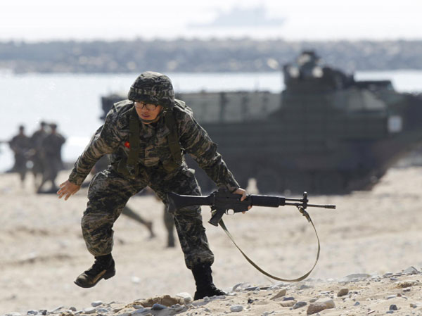 ROK, US carry out joint landing drill