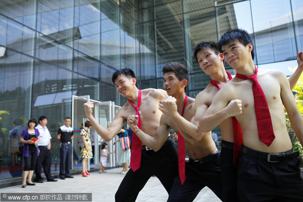 Strike a pose at graduation time