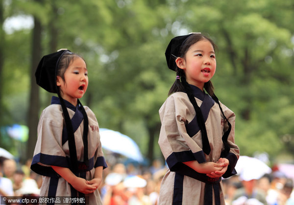 Commemorating ancient patriot poet Qu Yuan