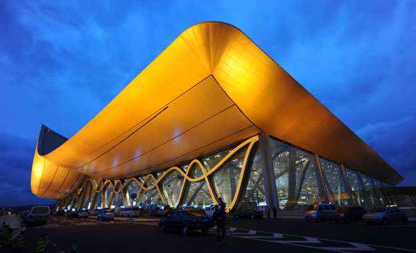 New Kunming airport glows with stunning lights
