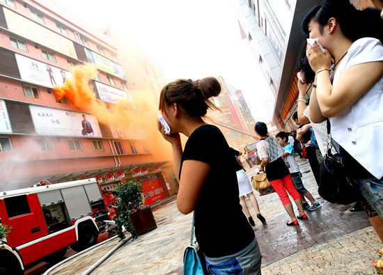 Fire evacuation drill held in Shanghai