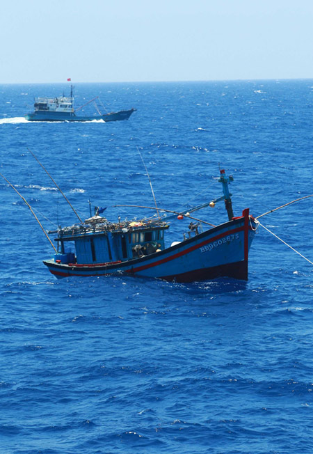 Fishing fleet begins fishing in S China sea