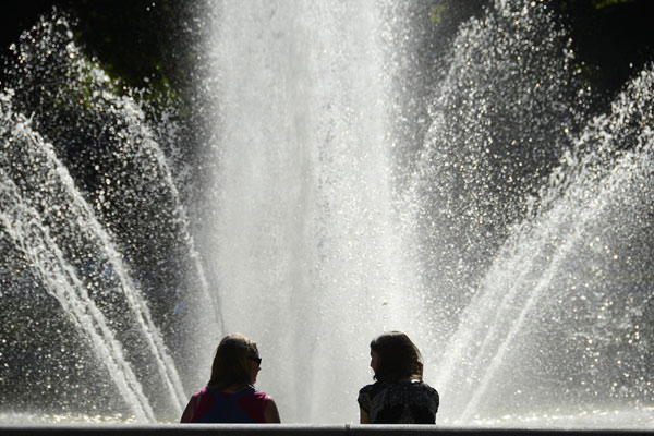 Heat wave hits France, Belgium