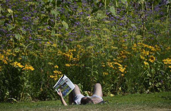 Heat wave hits France, Belgium