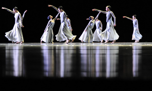 Dancing competition held in E China