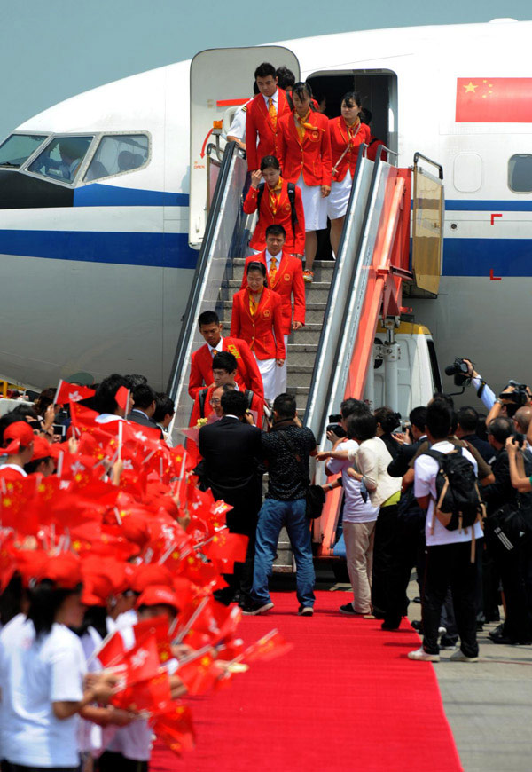 Mainland gold medalists visit Hong Kong