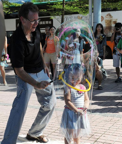 Bubble show wows Hong Kong people