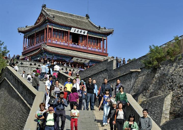 China sees holiday tourism peaks