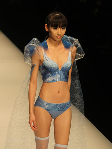 Underwear sizzles at China Fashion Week