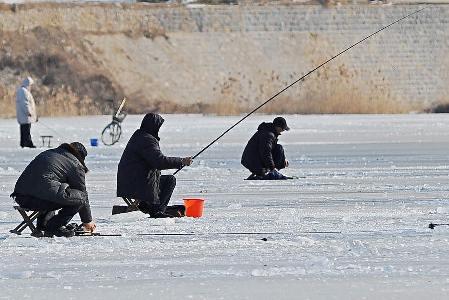 Ice fishing in E China