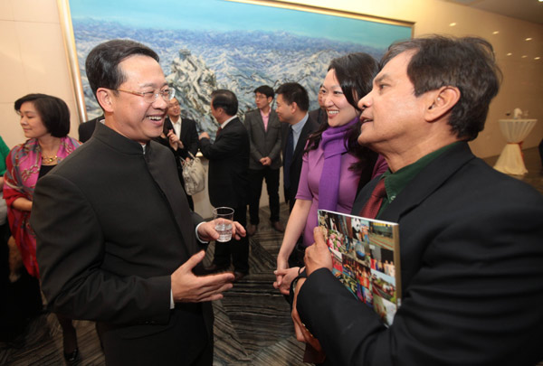 Spring Festival reception held for foreign reporters