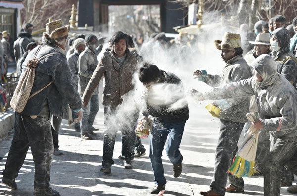 Tibetans welcome new year with flour fight