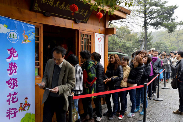 Free seeds given out in E China