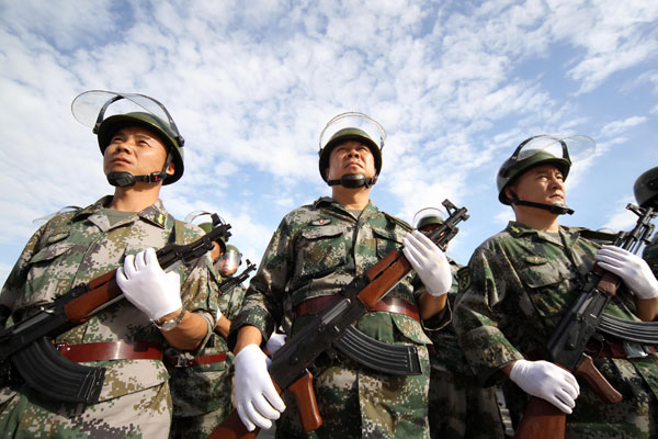 Anti-terror drill staged in Xinjiang