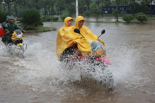 Cleanup begins following deadly floods