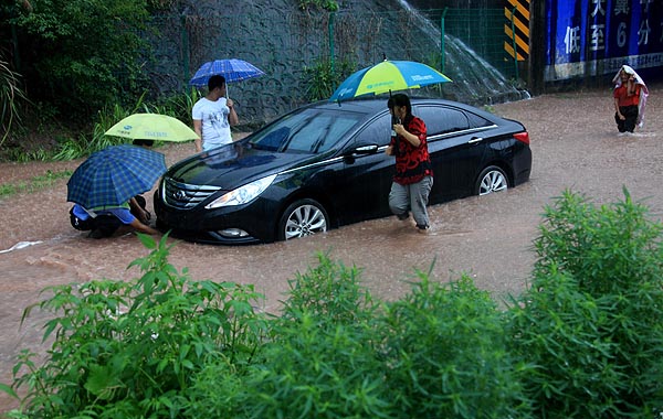 Cleanup begins following deadly floods