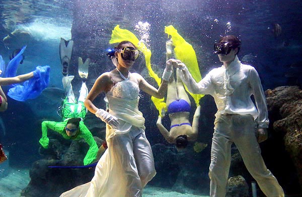 Fashion show goes underwater